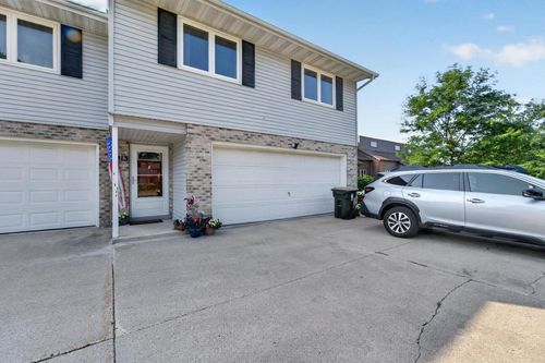 213 Broadway Dr, Sun Prairie, WI, 53590-1749 | Card Image