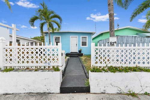629 N F St, Lake Worth Beach, FL, 33460-2923 | Card Image