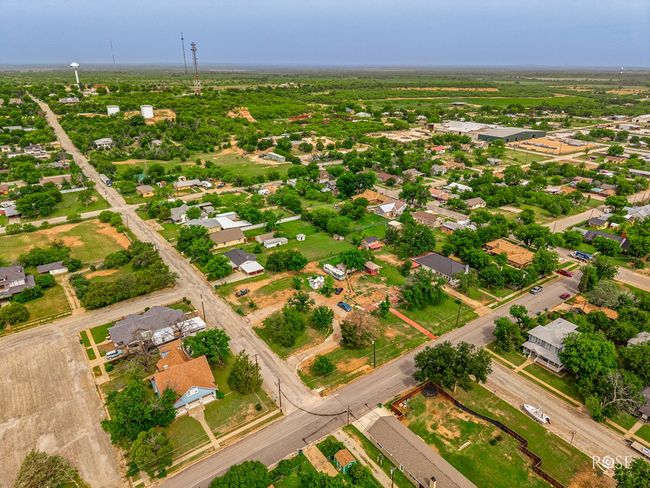 202 5 Th Ave, Home with 0 bedrooms, 0 bathrooms and null parking in Coleman TX | Image 5