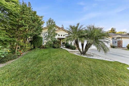 8613 N Whitney Ave, Fresno, CA, 93720-3912 | Card Image