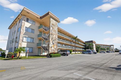 apt-407-300 Village Green Cir S, Palm Springs, FL, 33461-1485 | Card Image