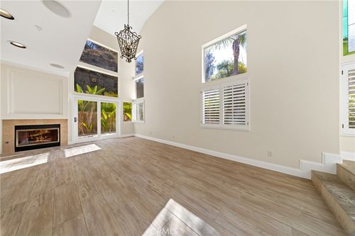 1221 Via Presa, San Clemente, CA, 92672-9487 | Card Image