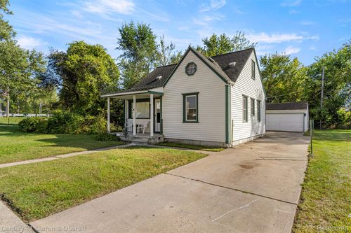 24035 Currier St, Dearborn Heights, MI, 48125-2035 | Card Image