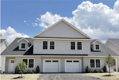 11-11 Fieldstone Cir, Greenville, RI, 02828-1033 | Card Image