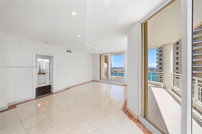 APT-2611 - 888 Brickell Key Dr, Condo with 2 bedrooms, 3 bathrooms and null parking in Miami FL | Image 9