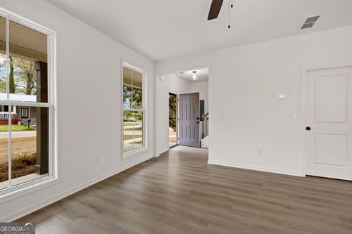 37 Ray St, Newnan, GA, 30263-2145 | Card Image