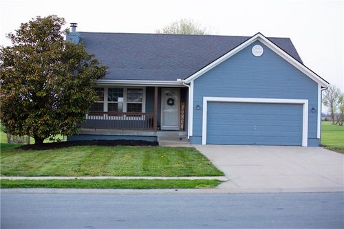 505 W 4th St, Wellsville, KS, 66092-8329 | Card Image
