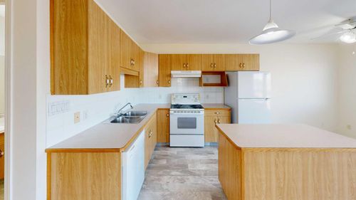 4-236 St James Blvd N, Lethbridge, AB, T1H6R3 | Card Image