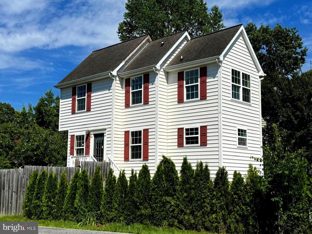 Lincoln Rd, Shady Side, MD 20764