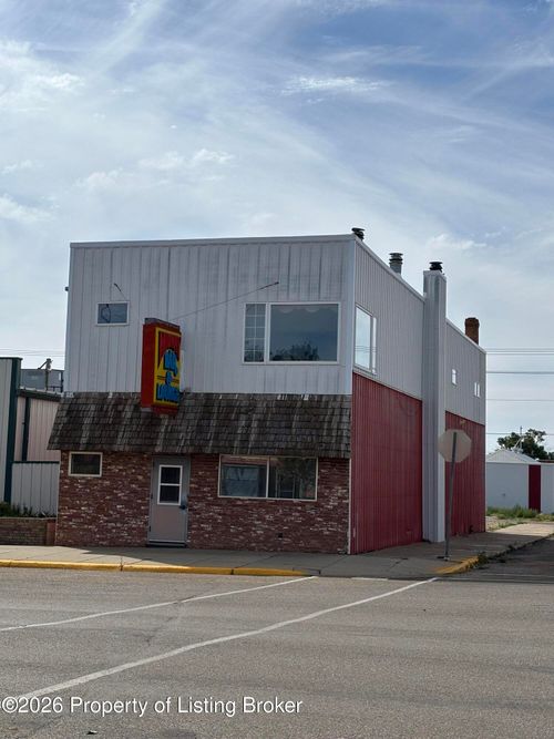 201 S Main St, Hettinger, ND, 58639-7034 | Card Image
