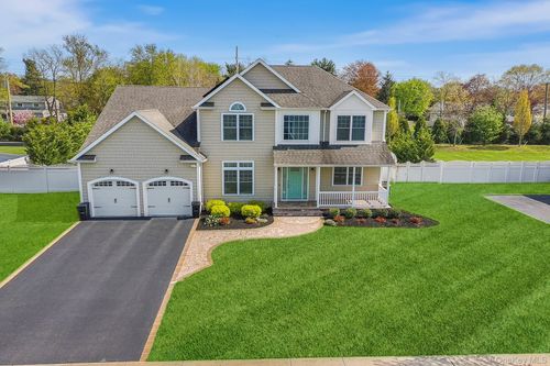 17 Country View Ln, Greenlawn, NY, 11740-1822 | Card Image