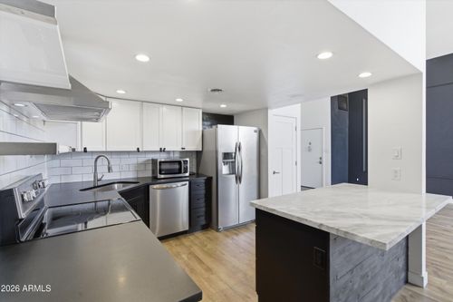 c201-334 W Medlock Dr, Phoenix, AZ, 85013-2317 | Card Image