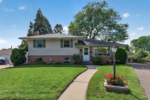 2220 Cardinal Pl, Saint Paul, MN, 55119-5009 | Card Image