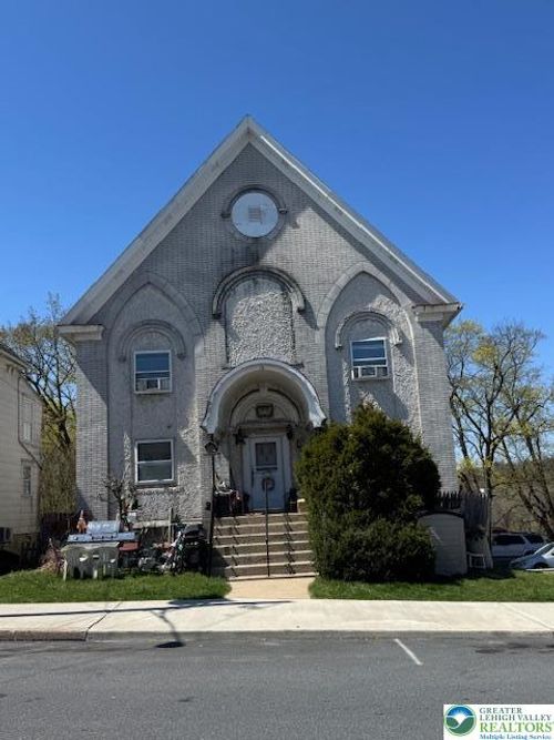16 4th St, Slatington, PA, 18080-1755 | Card Image