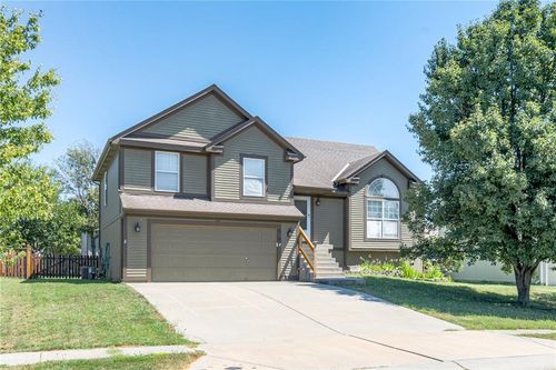 679 S Sumac St, Gardner, KS, 66030-8108 | Card Image