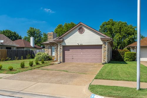 809 Waverly Dr, Arlington, TX, 76015-3640 | Card Image