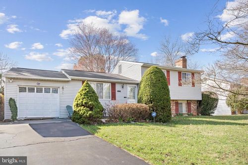 6439 Lancaster Dr, WARRENTON, VA, 20187-4416 | Card Image