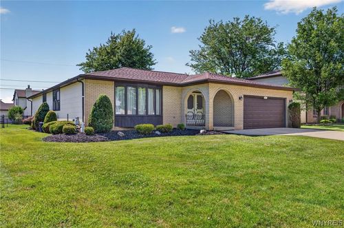72 Carmolite Dr, West Seneca, NY, 14224-3613 | Card Image