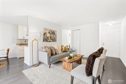 a202-2020 Grant Ave S, Renton, WA, 98055-3611 | Card Image