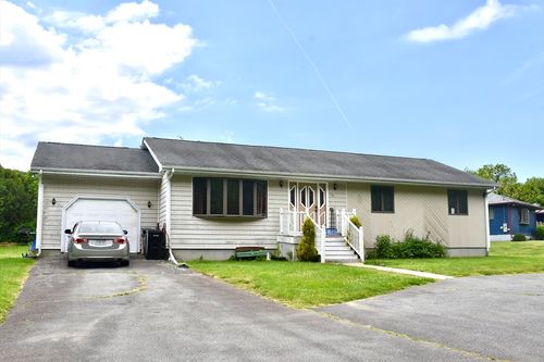 110 Lucy Little Rd, Dartmouth, MA, 02747-1047 | Card Image