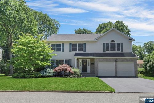 25 Hollywood Ave, Emerson, NJ, 07630-1709 | Card Image