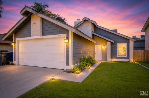 3801 Cypress Glen Blvd, Bakersfield, CA, 93309-6438 | Card Image