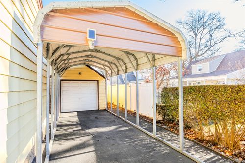 12 King St, Freeport, NY, 11520-1106 | Card Image