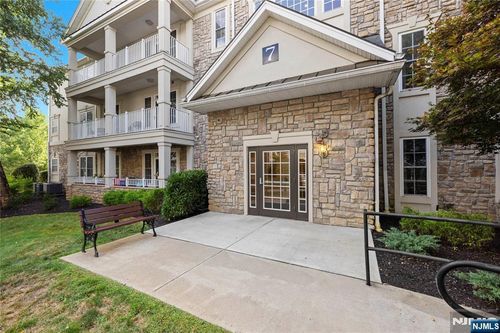 712 Holly Ln, Cedar Grove, NJ, 07009-3207 | Card Image
