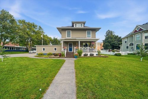218 3rd Ave Ne, Independence, IA, 50644-1950 | Card Image