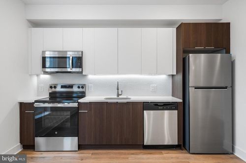 201-4324 Lancaster Ave, PHILADELPHIA, PA, 19104-1367 | Card Image