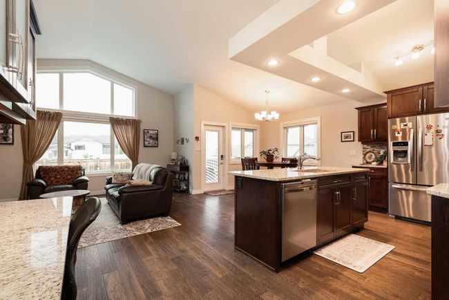 342 Sixmile Ridge S, House other with 4 bedrooms, 3 bathrooms and 4 parking in Lethbridge AB | Image 8