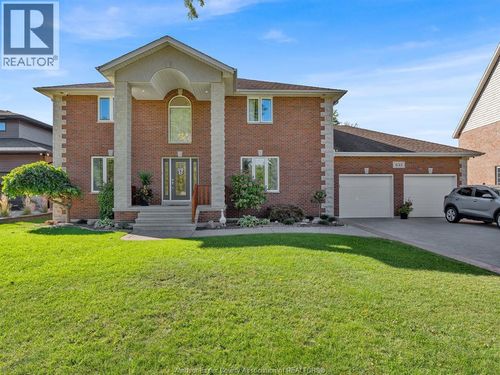 633 Old Tecumseh Rd, Essex, ON, N0R1A0 | Card Image