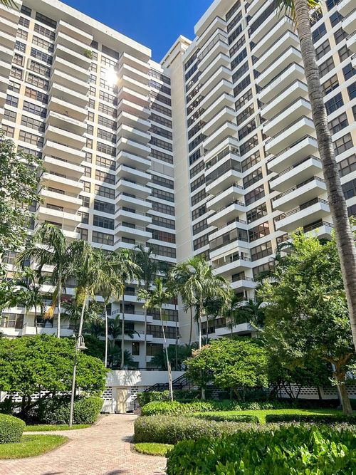 615-2500 Parkview Dr, Hallandale Beach, FL, 33009-2885 | Card Image