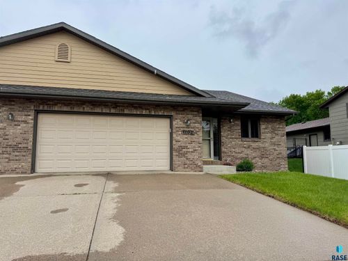 1702 E 57th St, Sioux Falls, SD, 57108-4711 | Card Image