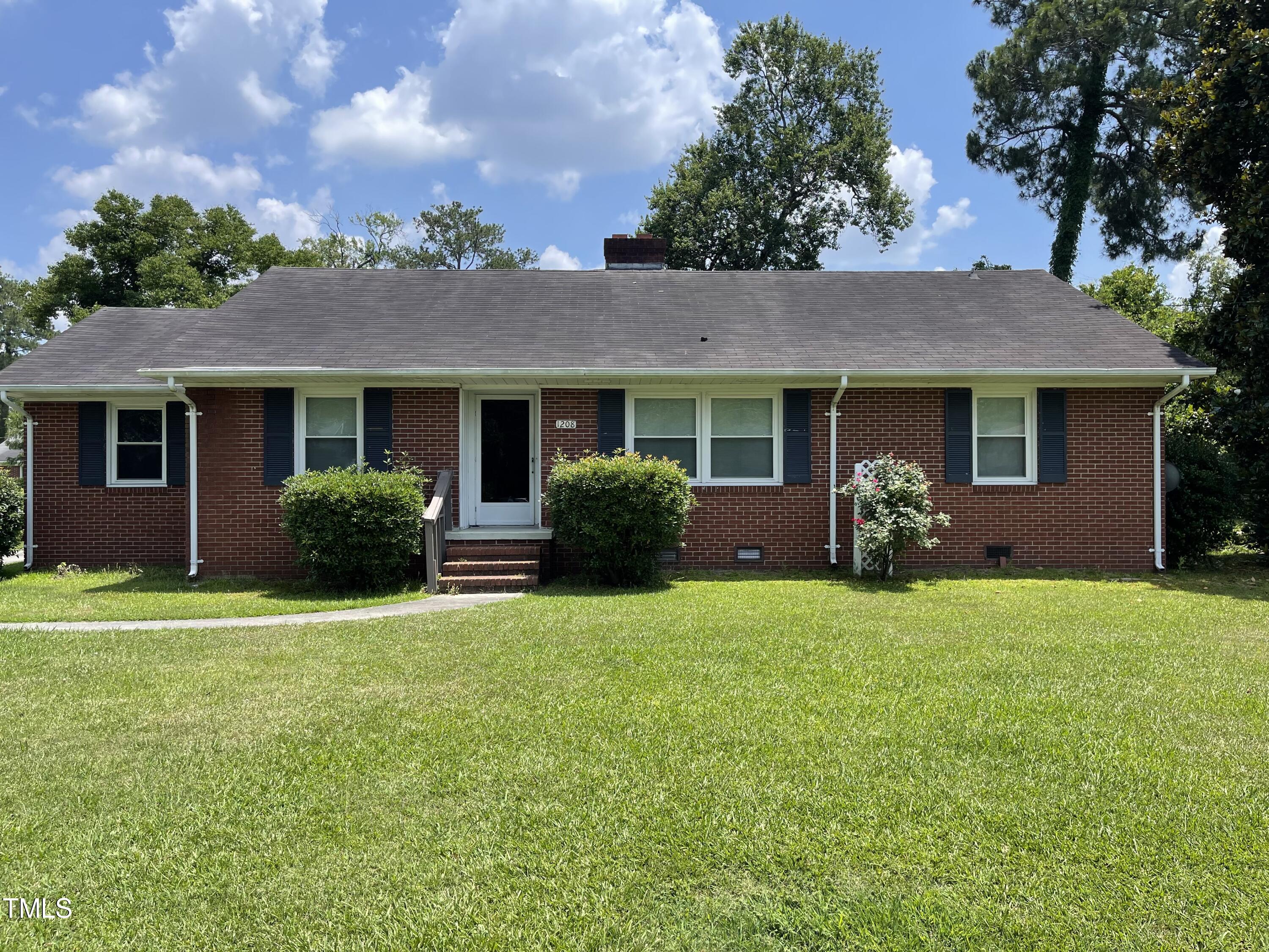 Dorcas Ter, Kinston, NC 28504