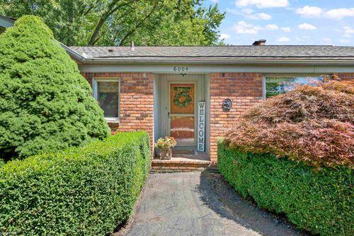 6004 Hickory Ln, Washington Township, MI, 48094-2732 | Card Image