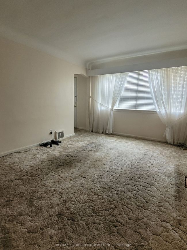146 Cochrane Rd, House other with 3 bedrooms, 1 bathrooms and 4 parking in Hamilton ON | Image 6