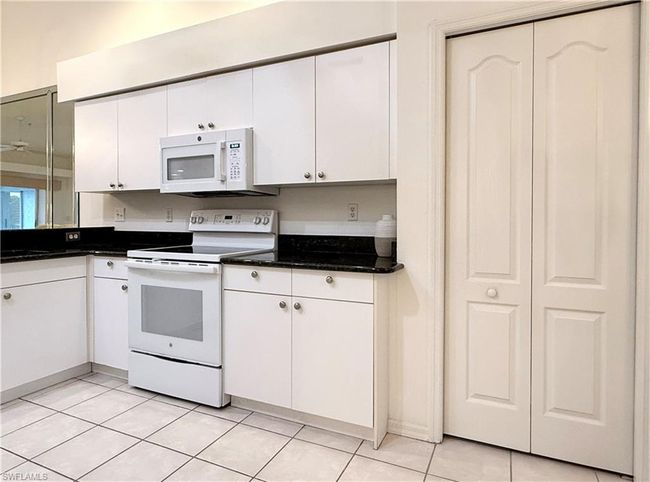 APT-2422 - 7635 Arbor Lakes Ct, Condo with 2 bedrooms, 2 bathrooms and 1 parking in Naples FL | Image 6