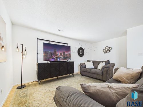 1117 S Bridgeport Pl Place, Sioux Falls, SD, 57106 | Card Image