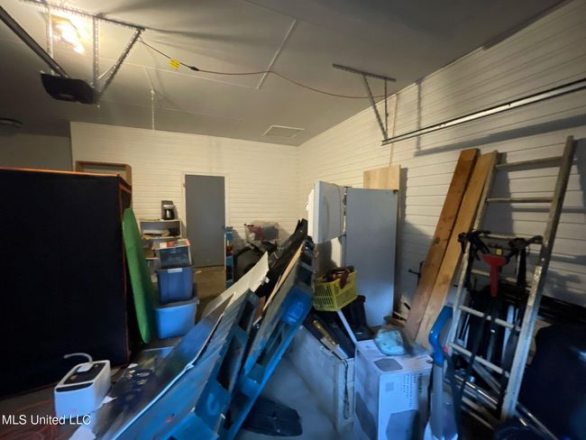 Garage | Image 30