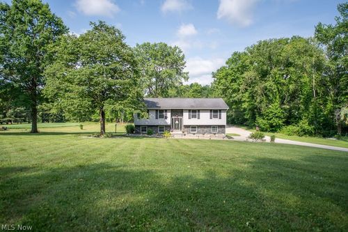 8334 Bailey Road Ne, Mineral City, OH, 44656 | Card Image