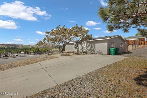 520 Wall Canyon Dr, Sun Valley, NV, 89433-8063 | Card Image