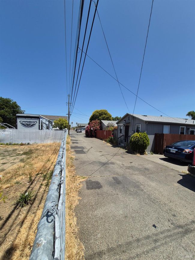 811 Broadway St, House other with 2 bedrooms, 1 bathrooms and 2 parking in Fairfield CA | Image 19
