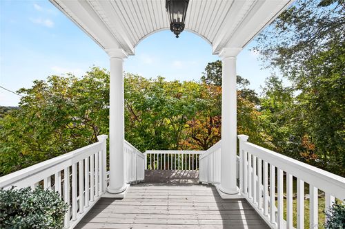 68 Mountain Rd, Pleasantville, NY, 10570-1960 | Card Image