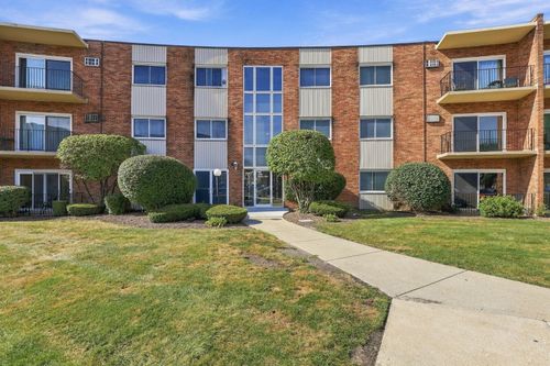 304-9724 S Karlov Ave, Oak Lawn, IL, 60453-3390 | Card Image