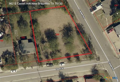 962 S Castell Avenue, New Braunfels, TX, 78130 | Card Image