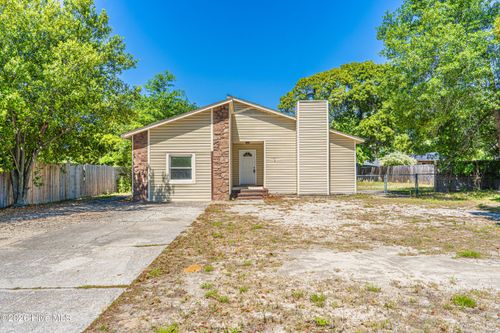 3026 Akron Dr, Hope Mills, NC, 28348-9667 | Card Image
