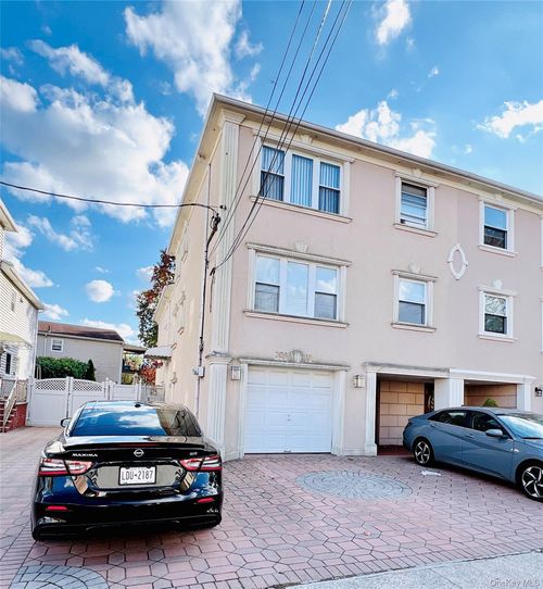 208 15th Rd, Bayside, NY, 11360 | Card Image