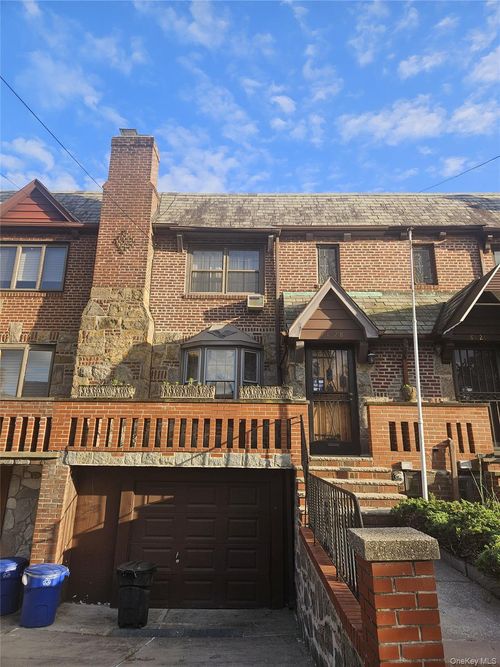 8128 77th Ave, Glendale, NY, 11385-7702 | Card Image