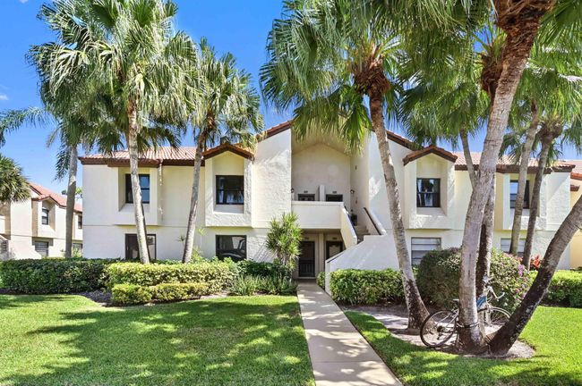 5839 Parkwalk Drive, Condo with 3 bedrooms, 2 bathrooms and null parking in Boynton Beach FL | Image 4